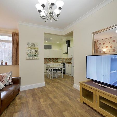 Spacious Modern Ground Floor Apartment, For Up To 6 Guests Scarborough Kültér fotó