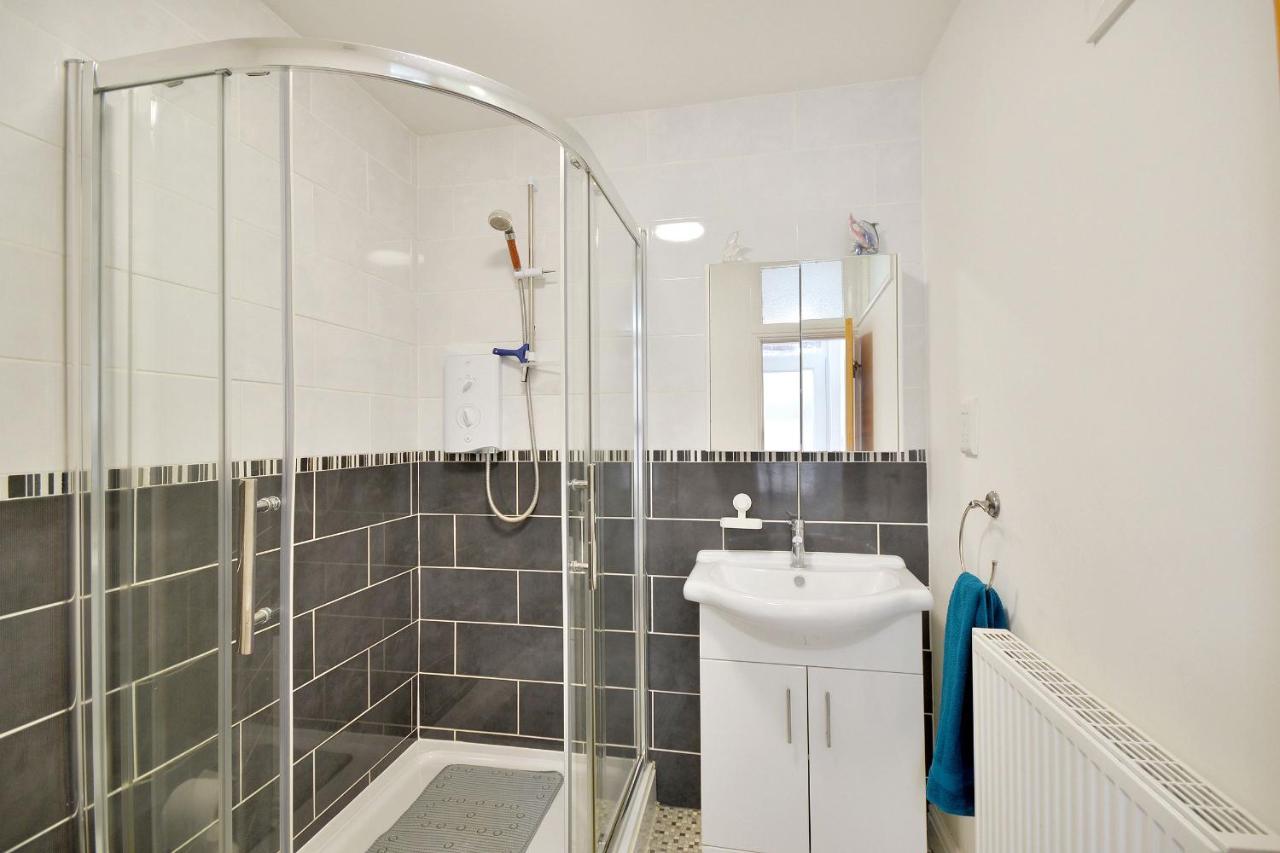 Spacious Modern Ground Floor Apartment, For Up To 6 Guests Scarborough Kültér fotó