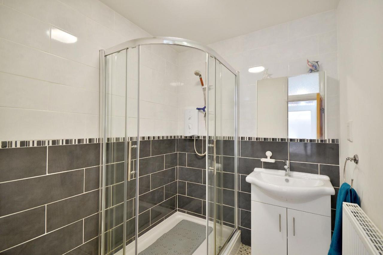 Spacious Modern Ground Floor Apartment, For Up To 6 Guests Scarborough Kültér fotó